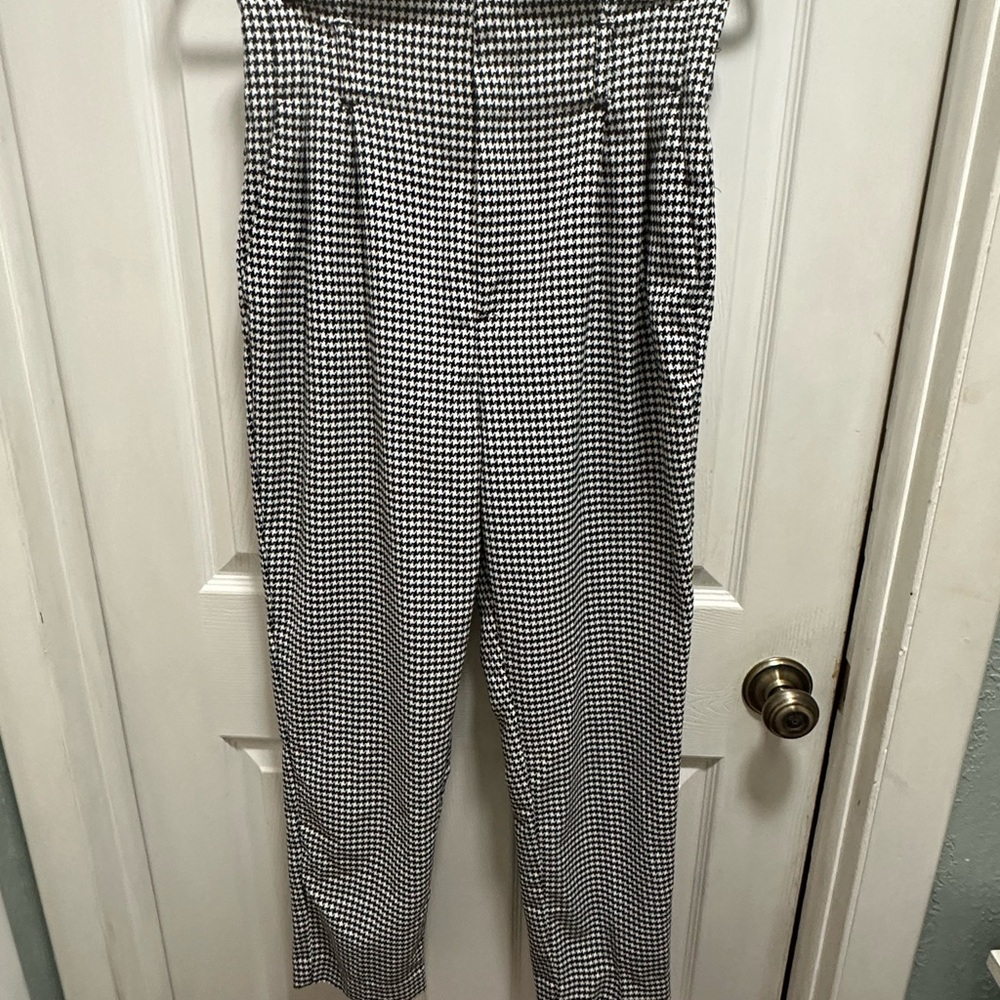 H&M Black & White Houndstooth Ankle Cropped Pants